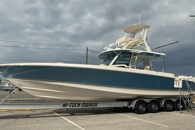 Boston Whaler 380 Outrage