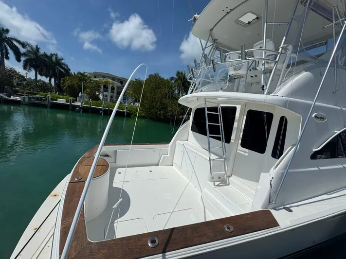  Yacht Photos Pics 2005 Ocean Yachts 50 Super Sport docked by palm trees and waterfront homes.