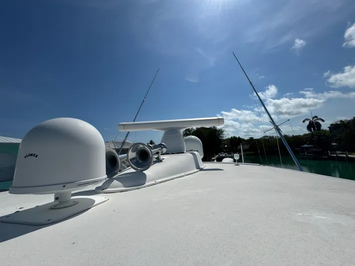  Yacht Photos Pics 2005 Ocean Yachts 50 Super Sport yacht deck with radar and antennas under clear sky.