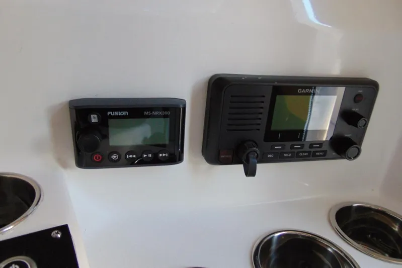 Atlas Yacht Photos Pics Control panel of 2023 Contender 39 Fisharound with Fusion and Garmin devices.