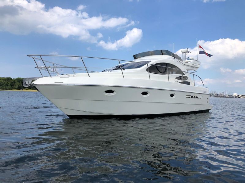 2004 Azimut 39