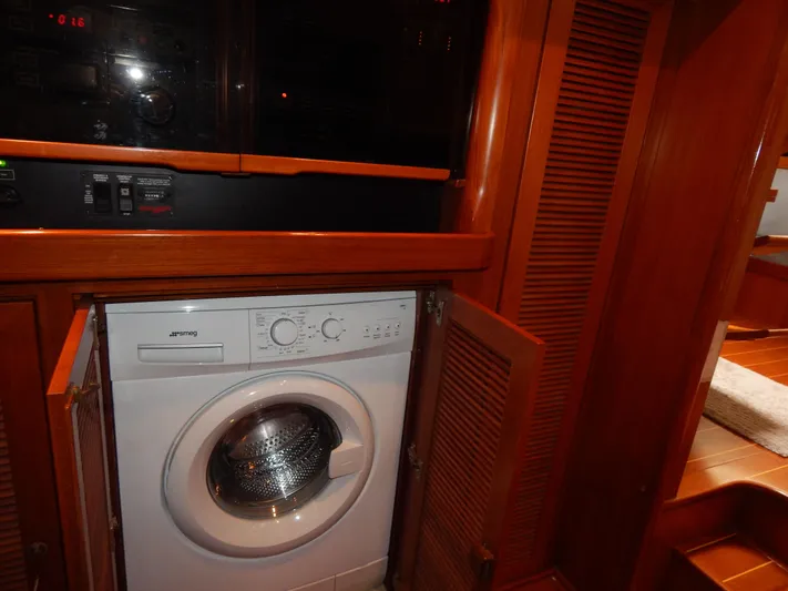 Deep Blue Yacht Photos Pics Washing machine in a 2002 Northwind sailing yacht.