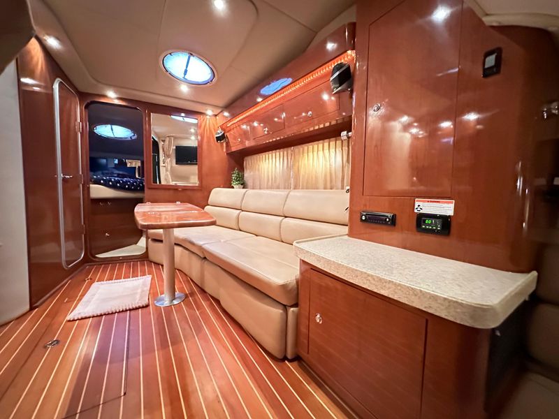 2008 Regal 3760 Sport Yacht