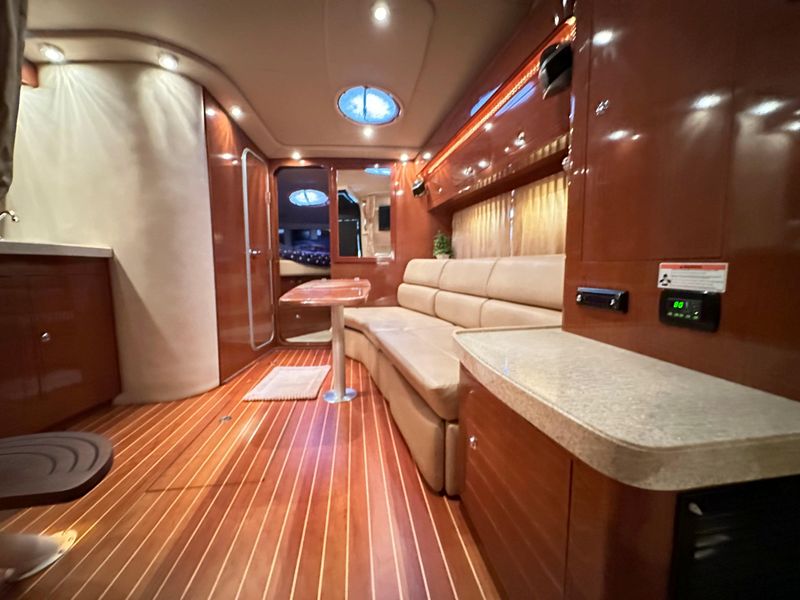 2008 Regal 3760 Sport Yacht