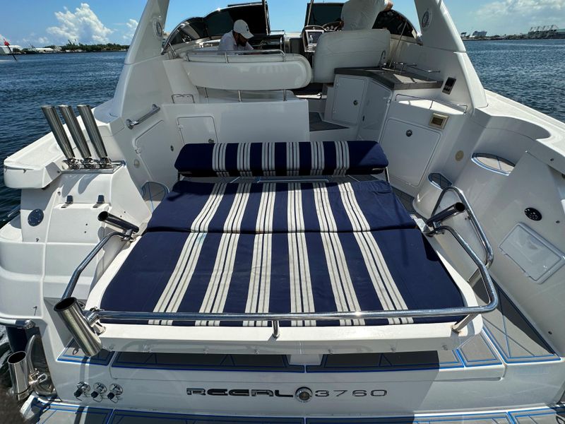 2008 Regal 3760 Sport Yacht