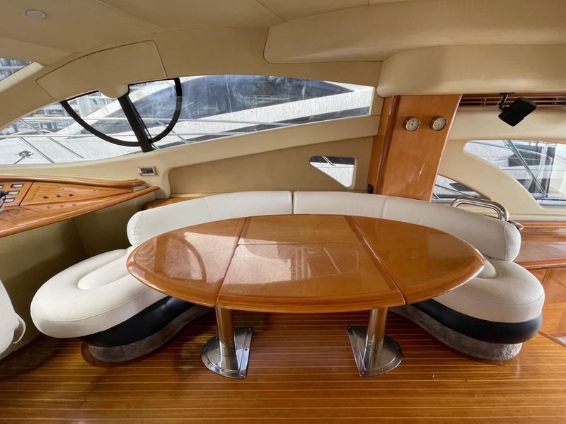 2004 Azimut 55 flybridge