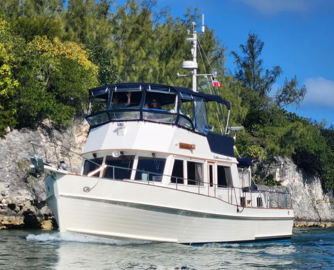 Hawk's Nest Yacht Photos Pics 