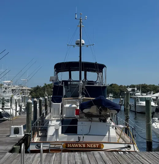 Hawk's Nest Yacht Photos Pics 