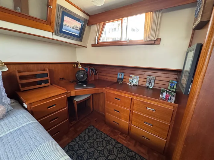 Hawk's Nest Yacht Photos Pics 
