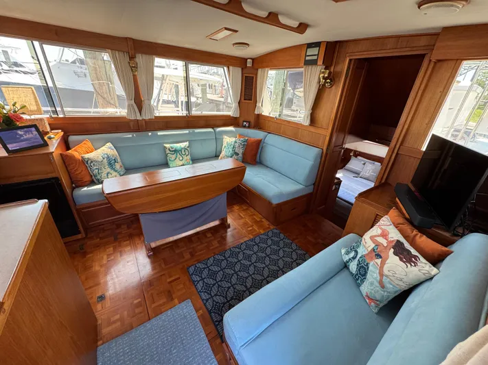 Hawk's Nest Yacht Photos Pics 