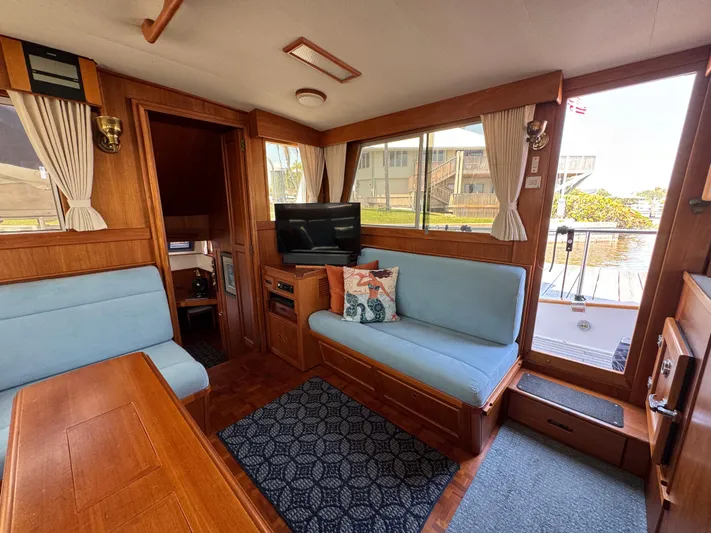 Hawk's Nest Yacht Photos Pics 