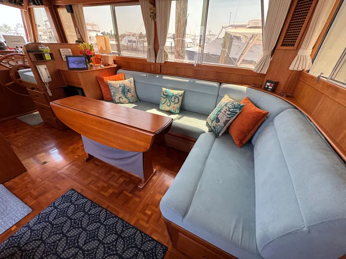 Hawk's Nest Yacht Photos Pics 