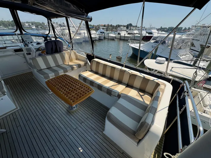 Hawk's Nest Yacht Photos Pics 