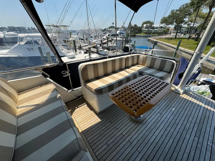 Hawk's Nest Yacht Photos Pics 