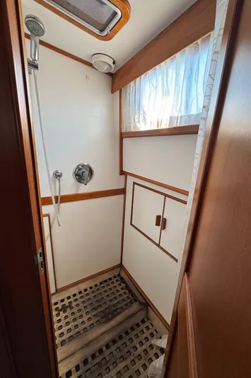 Hawk's Nest Yacht Photos Pics 