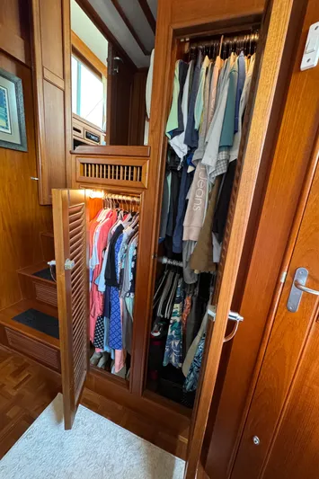 Hawk's Nest Yacht Photos Pics 