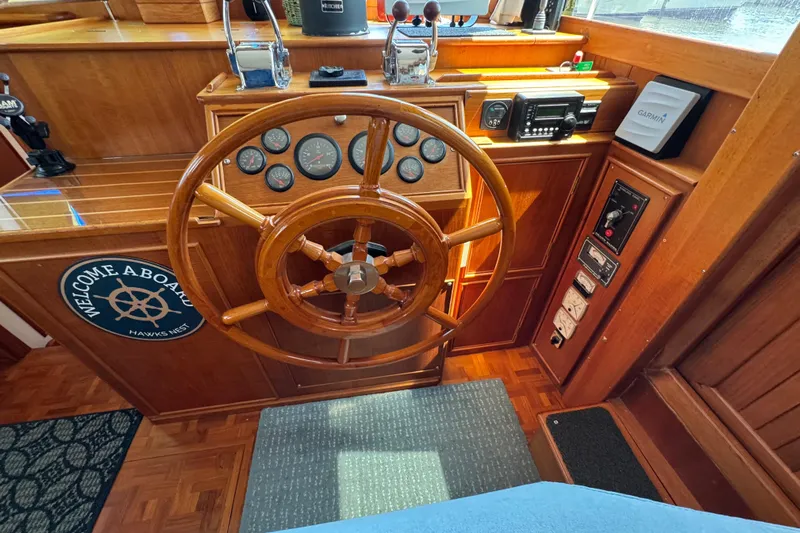 Hawk's Nest Yacht Photos Pics 