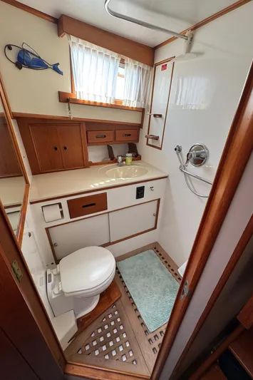 Hawk's Nest Yacht Photos Pics 