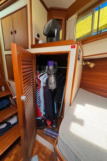 Hawk's Nest Yacht Photos Pics 