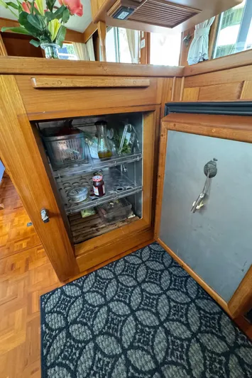 Hawk's Nest Yacht Photos Pics 