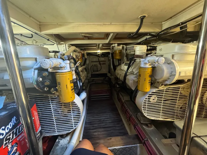 Hawk's Nest Yacht Photos Pics 