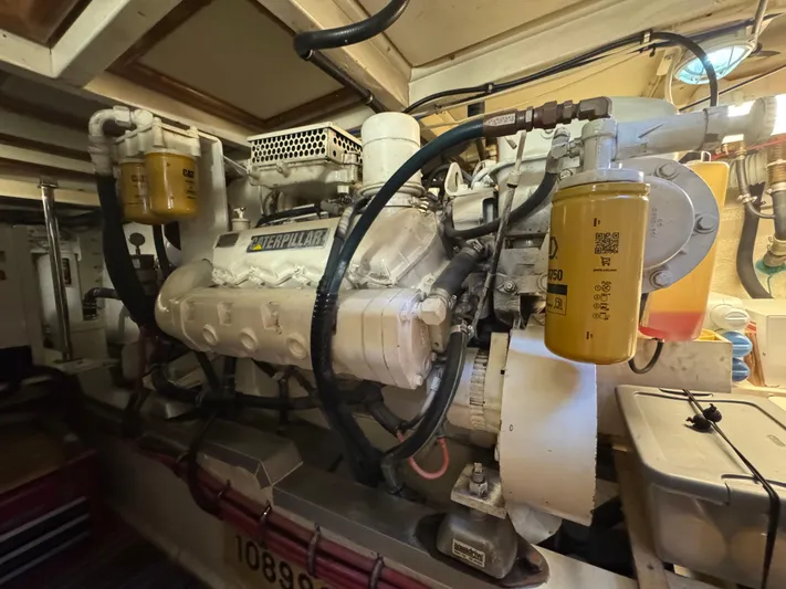 Hawk's Nest Yacht Photos Pics 