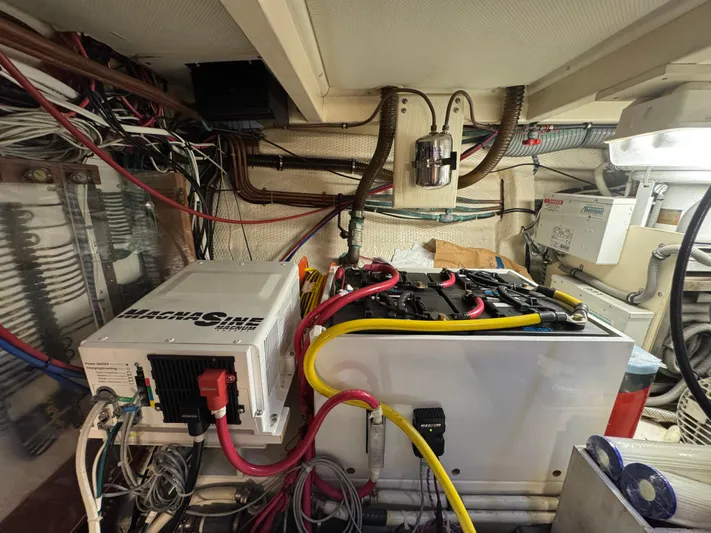 Hawk's Nest Yacht Photos Pics 