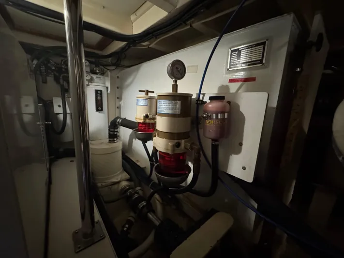 Hawk's Nest Yacht Photos Pics 