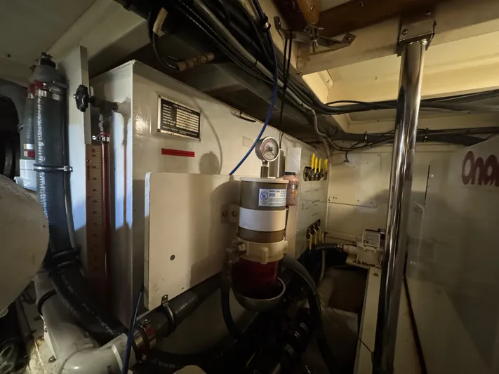 Hawk's Nest Yacht Photos Pics 