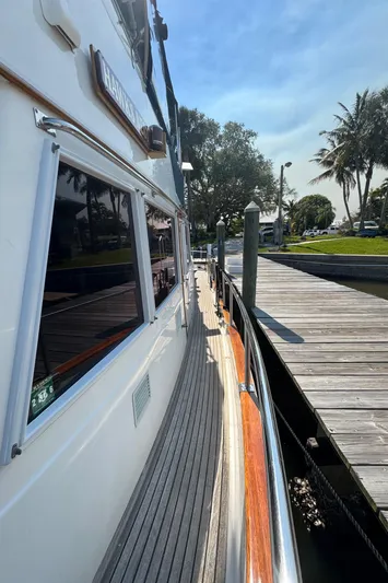 Hawk's Nest Yacht Photos Pics 