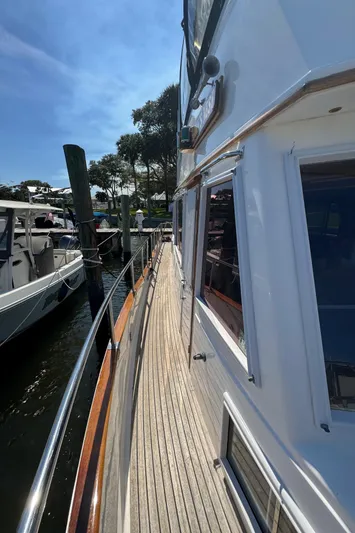 Hawk's Nest Yacht Photos Pics 