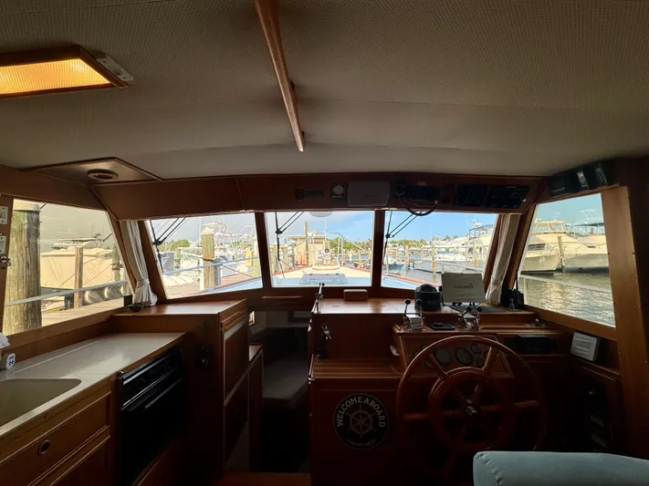 Hawk's Nest Yacht Photos Pics 