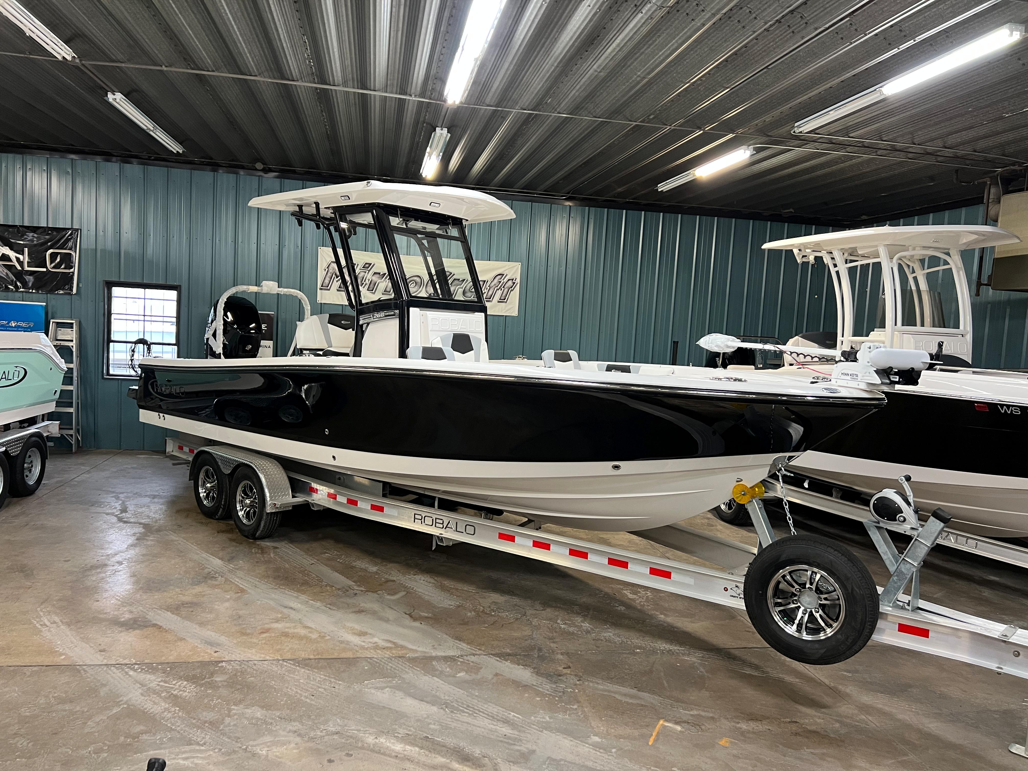2023 Robalo 266 Cayman