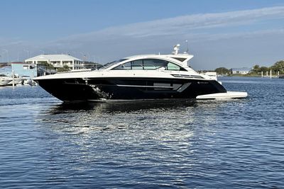 Cruisers Yachts 50 Cantius