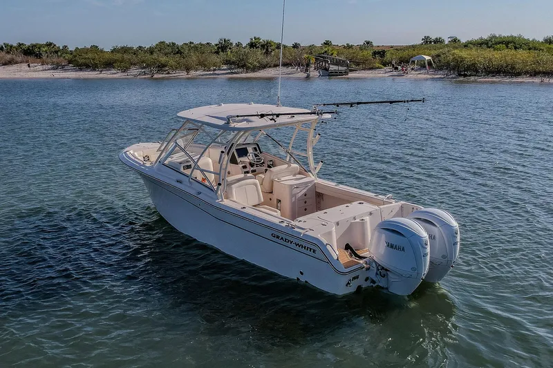 Fin & Tonic Yacht Photos Pics 