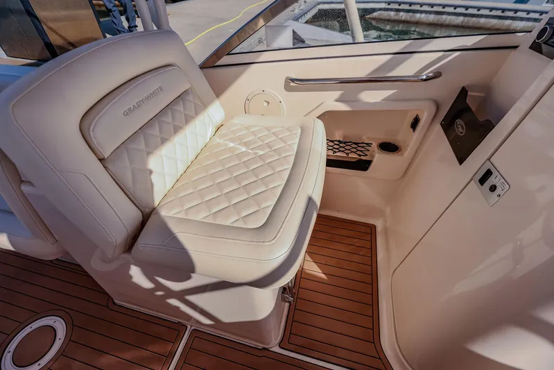 Fin & Tonic Yacht Photos Pics 2024 Grady-White Freedom 275 boat interior with luxurious seating and teak flooring.