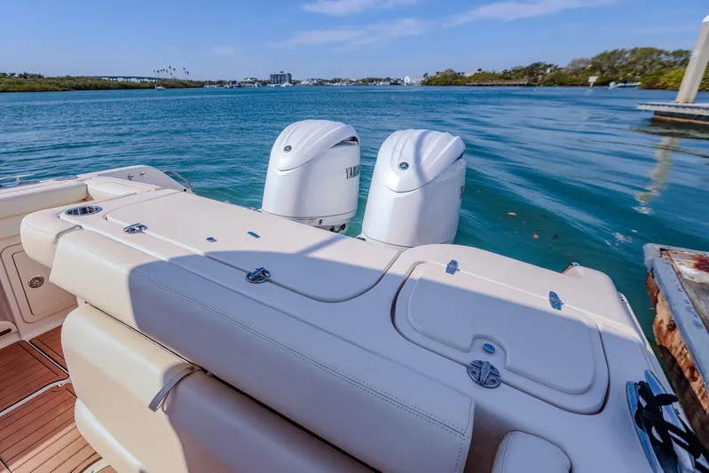 Fin & Tonic Yacht Photos Pics 