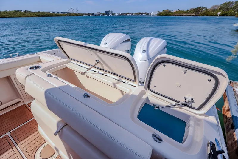 Fin & Tonic Yacht Photos Pics 