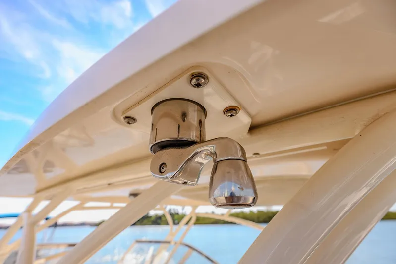 Fin & Tonic Yacht Photos Pics 