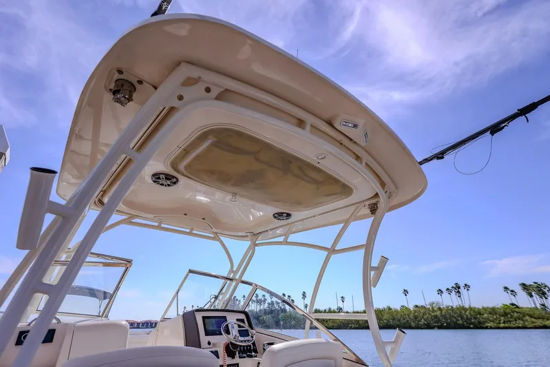 Fin & Tonic Yacht Photos Pics 