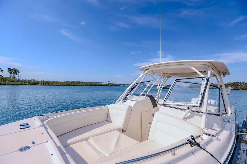 Fin & Tonic Yacht Photos Pics 