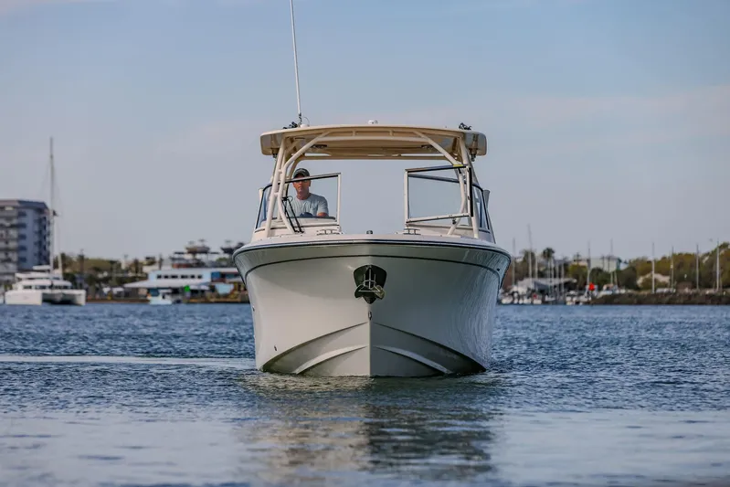 Fin & Tonic Yacht Photos Pics 