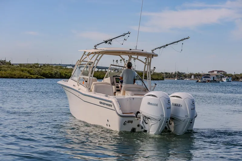 Fin & Tonic Yacht Photos Pics 