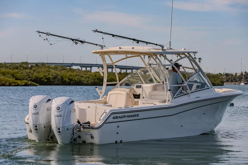 Fin & Tonic Yacht Photos Pics 