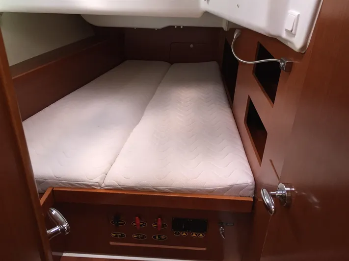  Yacht Photos Pics Beneteau Oceanis 50