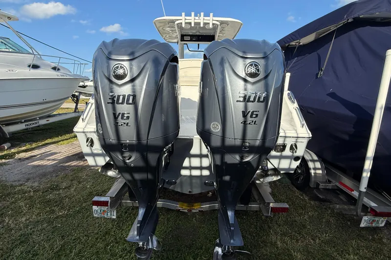  Yacht Photos Pics 2021 Sea Hunt Ultra 305 SE with twin Yamaha 300 V6 outboard engines.