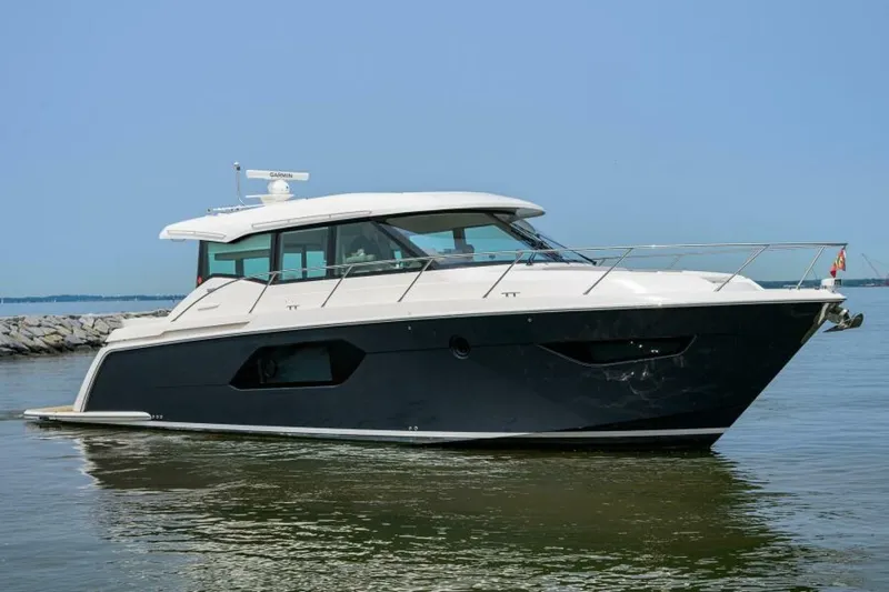 Jena Yacht Photos Pics 2019 Tiara Yachts 49 Coupe - Image 2