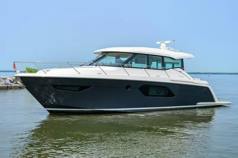 Jena Yacht Photos Pics 2019 Tiara Yachts 49 Coupe - Image 4