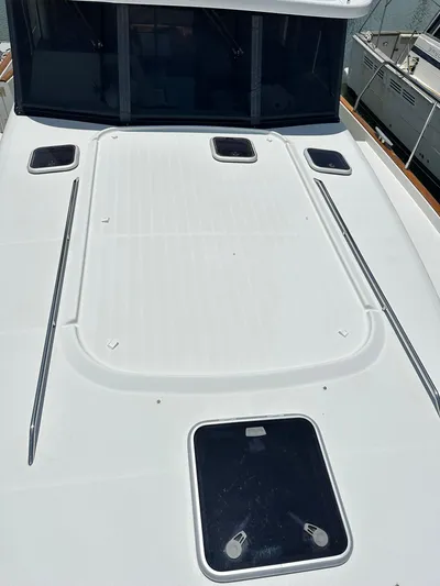 C'est Bon Yacht Photos Pics 2005 Beneteau Swift Trawler 42 deck with hatches and railings.