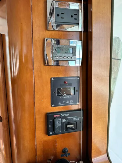 C'est Bon Yacht Photos Pics 